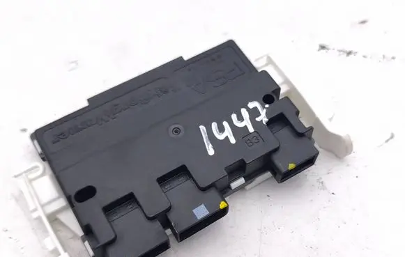 Peugeot 3008 III Battery control module 9856742080