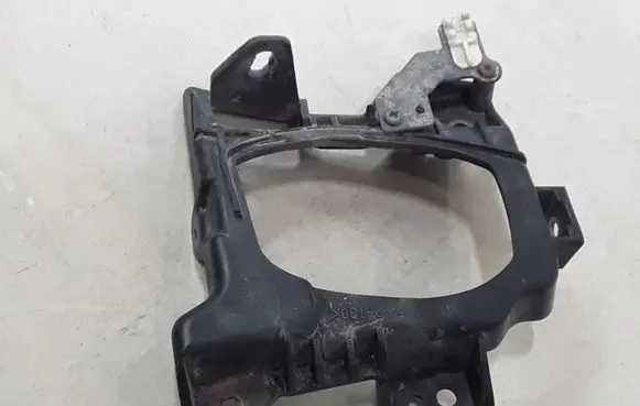 Mazda 3 I Fog light bracket STANLEYP6242
