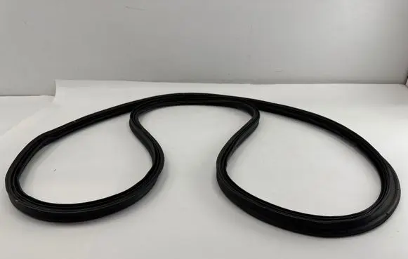 Trunk rubber seal (body)