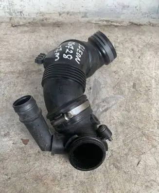 Seat Leon (5F) Turbo air intake inlet pipe/hose 5q0129635