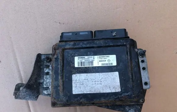Renault Megane I Engine control unit/module 7700110471 8200047493