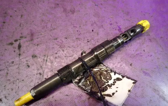 Ford Mondeo Mk III Fuel injector 3S7Q9K546CB