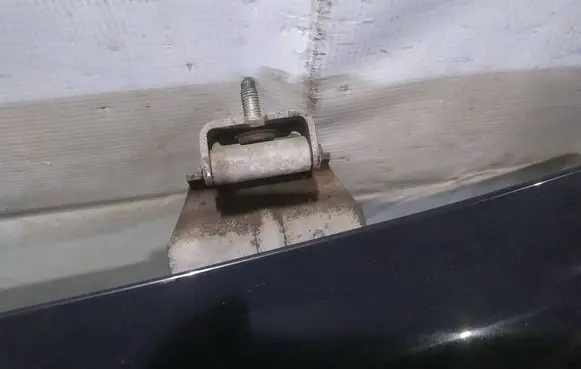 Peugeot 307 Tailgate/trunk/boot hinge 