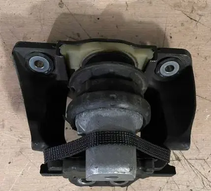 Volvo XC90 Engine mount bracket 31686887
