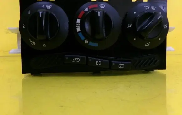 Mercedes-Benz A W168 Climate control unit 1688300485