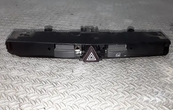 Opel Astra H Hazard light switch 13100105