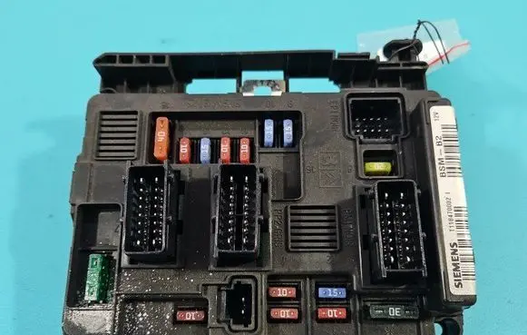 Citroen Berlingo Central body control module 9643498980 IMPRK1386465