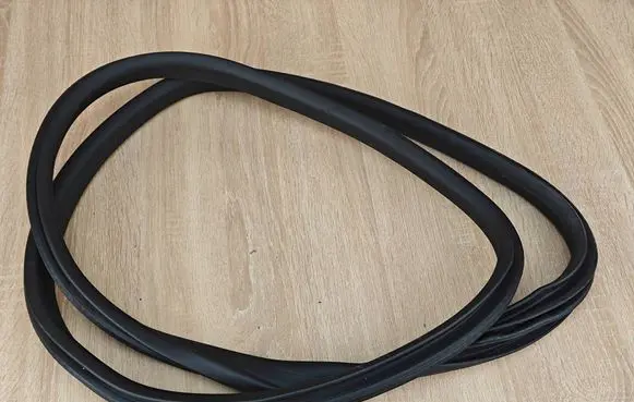 BMW 4 G22 G23 G24 G26 Rubber seal rear door 7482947