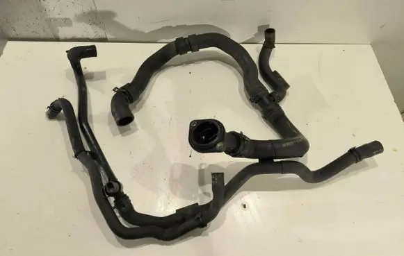 Volkswagen Golf V Engine coolant pipe/hose