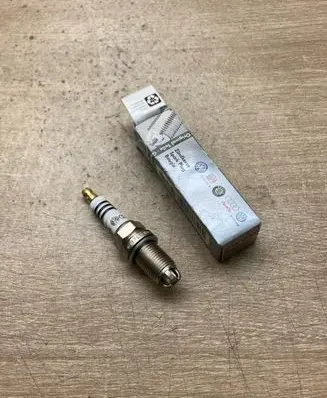 Volkswagen Golf IV Spark plug 101000051AA 0241235703