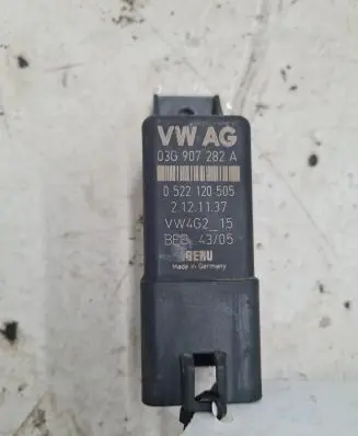 Volkswagen Touran I Glow plug pre-heat relay 03G907282A