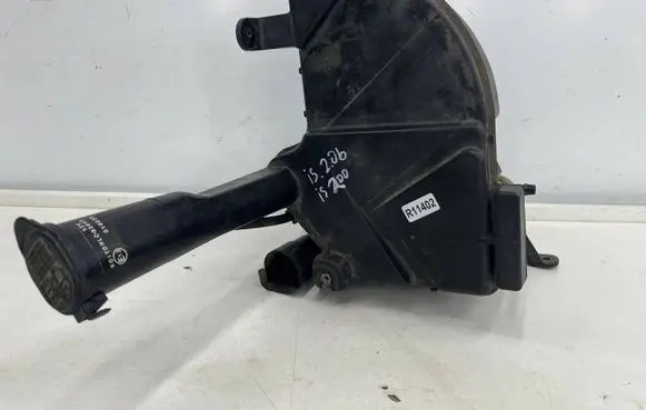 Lexus IS 200-300 Windshield washer fluid reservoir/tank 060351-981