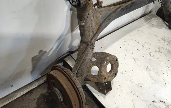 Volkswagen Polo IV 9N3 Rear axle beam 