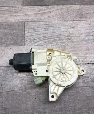 Mercedes-Benz E W212 Front door window regulator motor A2048200142 971219100