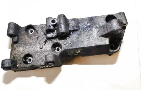 Volvo S40, V40 Engine mounting bracket 9146253