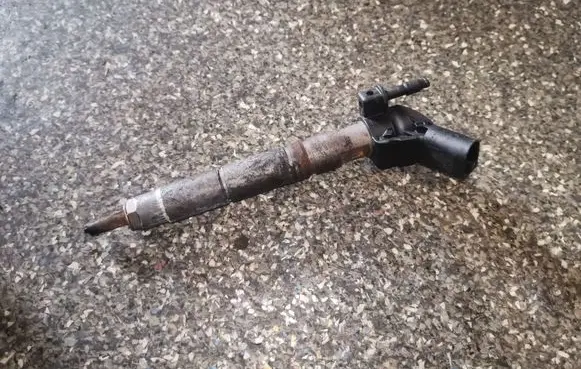 Mercedes-Benz E W211 Fuel injector A6420700587