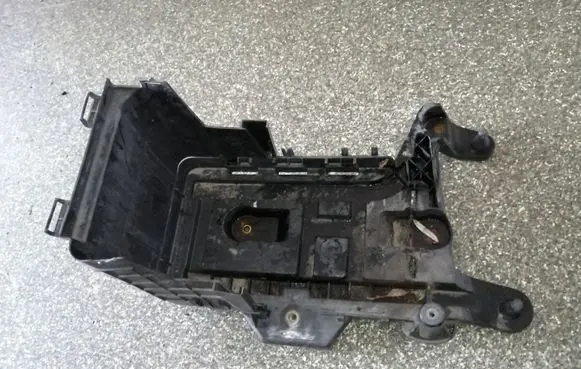 Battery box tray