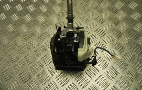 BMW 1 E82 E88 Gear shifter/selector 756118702 T5220