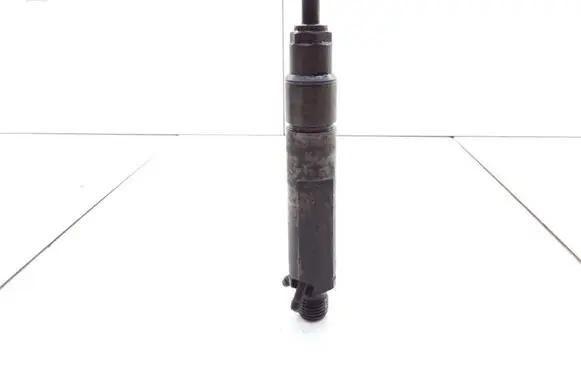 Volkswagen Golf III Fuel injector 028130201G