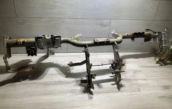 Mitsubishi Pajero Dashboard cross member/frame bar 
