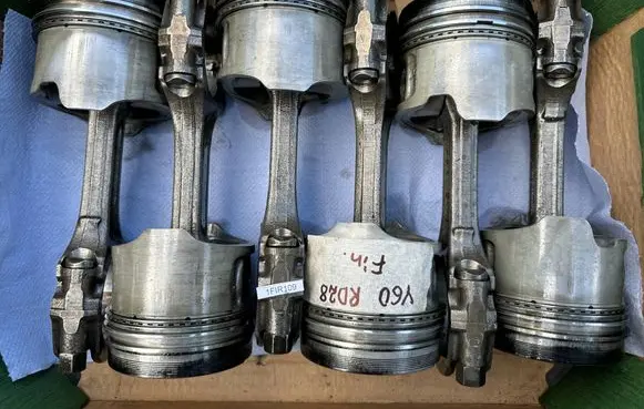 Nissan Patrol Y60 Piston with connecting rod 1201022J11 1210022J00