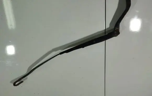 Front wiper blade arm