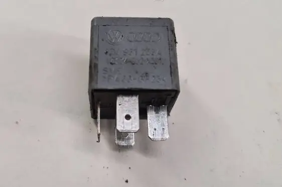 Audi A6 S6 C5 4B Other relay 8D0951253A