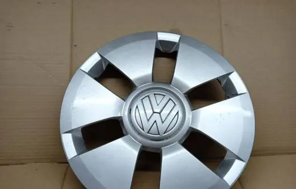 Volkswagen Up R14 wheel hub/cap/trim 1S0601147