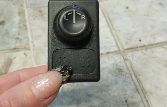 Nissan Almera Tino Wing mirror switch