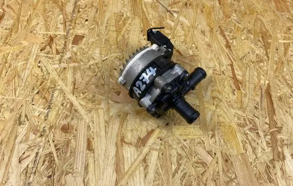 Volvo XC40 Electric auxiliary coolant/water pump 32339380