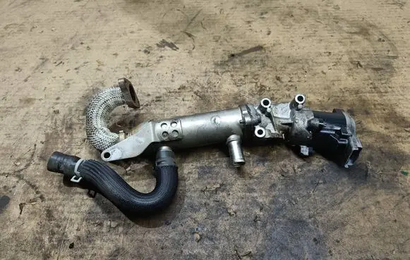 Citroen C6 EGR valve cooler 4U3Q9Y493BJ 4R8Q9D475BC 215987678