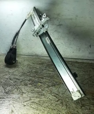 KIA Rio Front door manual window regulator 