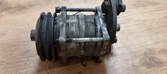 Volkswagen Crafter A/C compressor mount bracket 13FU2554