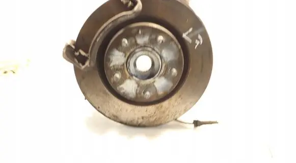 Nissan Juke I F15 Front wheel hub spindle knuckle