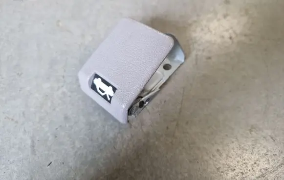 Mitsubishi L200 Engine bonnet (hood) release handle 