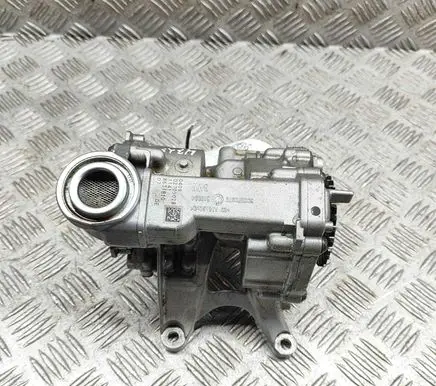 BMW 2 F44 Oil pump 72387319 8631810