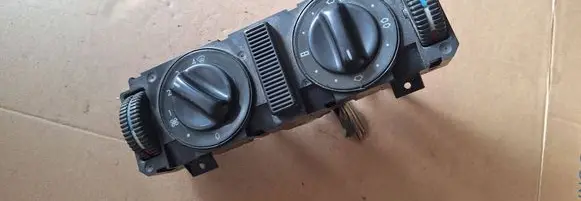 Mercedes-Benz C W202 Climate control unit 2028300985