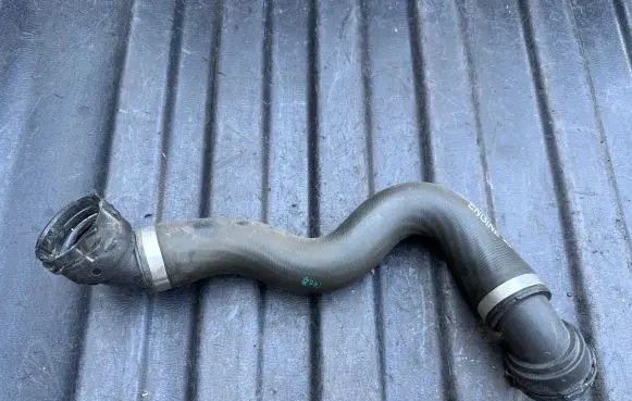 Engine coolant pipe/hose