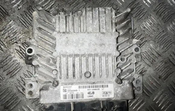Ford Fiesta Engine control unit/module 8V2112A650EB 5WS40584B
