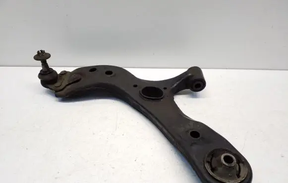 Toyota Prius (XW30) Front lower control arm/wishbone