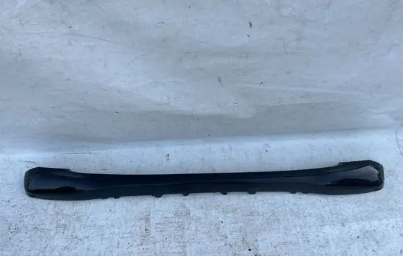 Front bumper lip