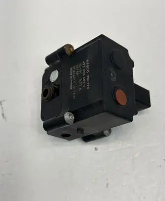 BMW 5 F10 F11 Air suspension valve block 4722555610 01042014