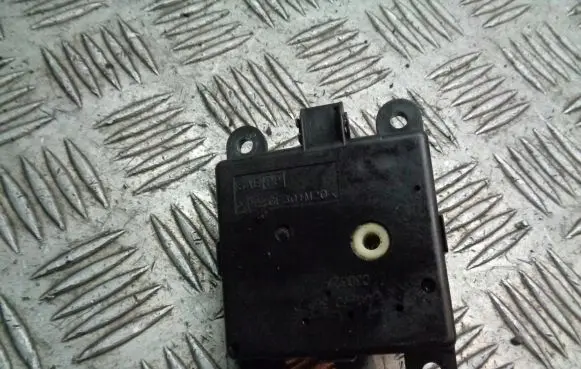 Nissan Primera A/C air flow flap actuator/motor 3C27030850