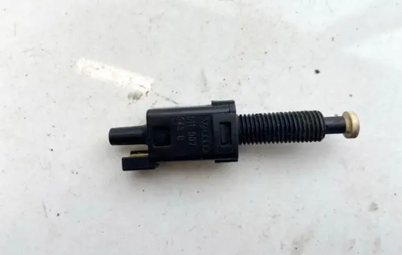 Volkswagen PASSAT B5 Brake pedal sensor switch 811907343b