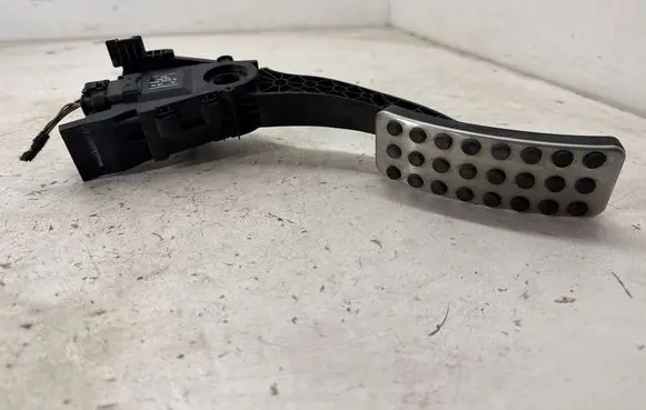 Infiniti QX30 Accelerator throttle pedal 180161ME0B A246300 1604