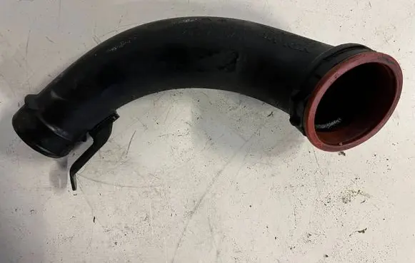 Volvo XC70 Turbo air intake inlet pipe/hose 30774692