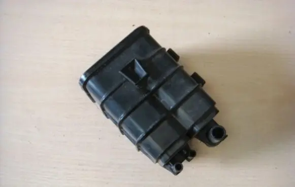 Active carbon filter fuel vapour canister