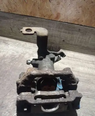 Toyota Avensis T270 Rear brake caliper