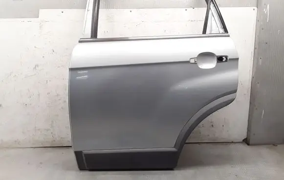 Chevrolet Captiva Rear door 