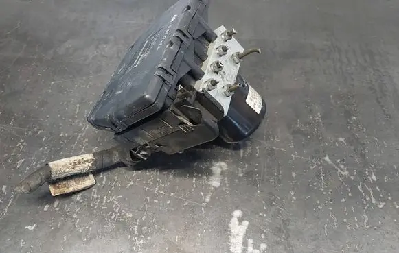 Mercedes-Benz C W203 ABS Pump A0044310512 A2035451632